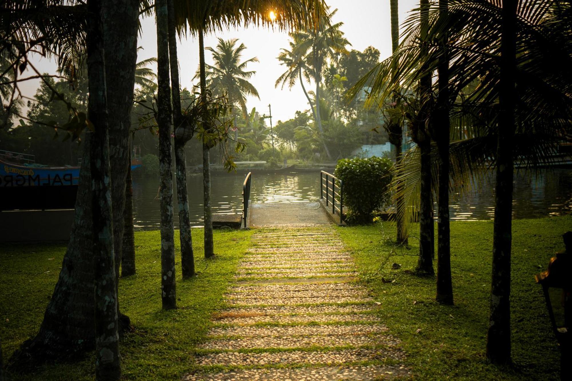 Palmgrove Lake Resort Alappuzha Dış mekan fotoğraf